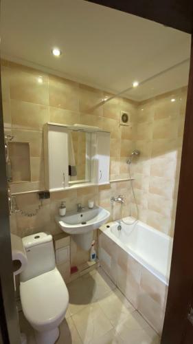 a bathroom with a toilet and a sink and a tub at Квартира на Проспекті in Uzhhorod