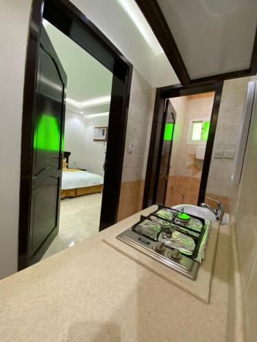 a bathroom with a sink and a mirror at أركانا للشقق المخدومة in Tabuk