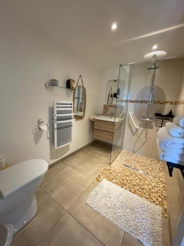 Koupelna v ubytování Chez Brunet chambres d'hôtes et gîte