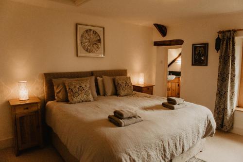 A bed or beds in a room at Holwell Holistic Retreat
