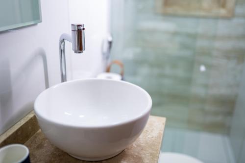 a white bowl sink sitting on a counter in a bathroom at Acoara Beco Doce in Jericoacoara