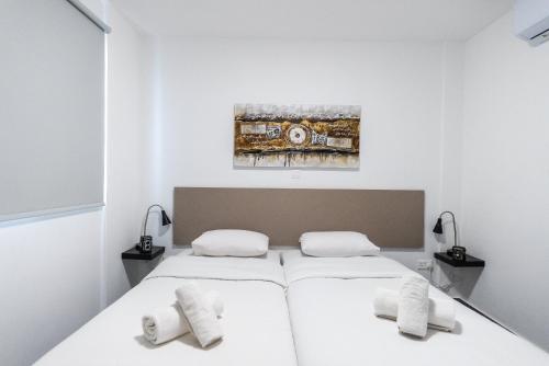 Posteľ alebo postele v izbe v ubytovaní Spiros Luxury Apartments
