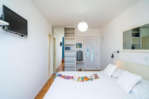 Jele Rooms