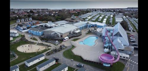 La alberca dentro o cerca de Seaview Homes