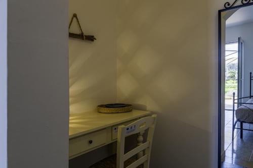 a room with a table and a mirror at SalentOspita Guest Rooms in Torre San Giovanni Ugento