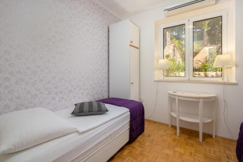 Postel nebo postele na pokoji v ubytování Apartment Banje Beach 3