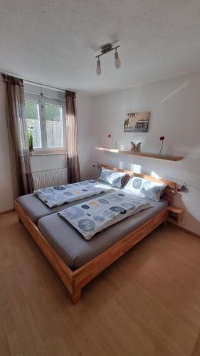 a bedroom with a large bed in a room at Ferienwohnung Tischler in Rust