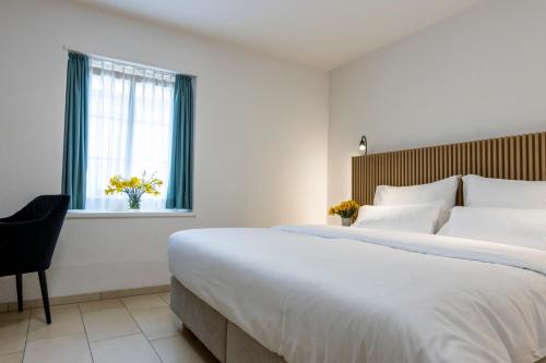 Una cama o camas en una habitación de River Residence