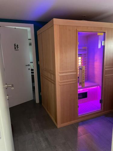 Koupelna v ubytování Loft exceptionnel à Wépion avec jacuzzi extérieur et cabine infrarouge