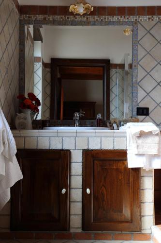 a bathroom with a sink and a mirror at La Cascina Nel Bosco in Faicchio