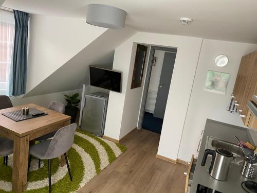 a living room with a table and a kitchen at Usedlost Pivoňka in Mnichov