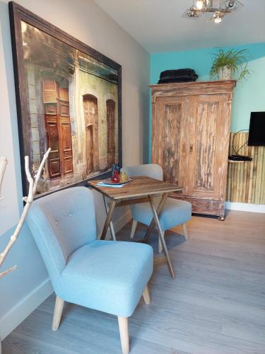a dining room with a table and two chairs at Studio Pipper in Zandvoort