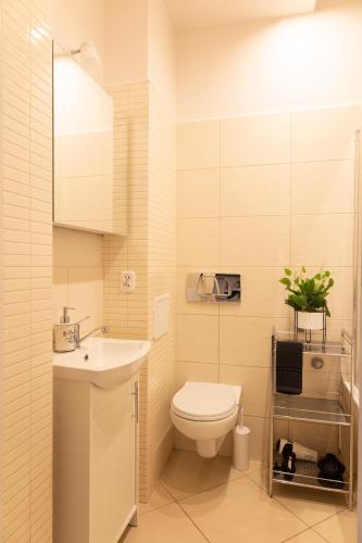 a small bathroom with a toilet and a sink at ClickTheFlat Aleje Jerozolimskie Center Apart Rooms in Warsaw