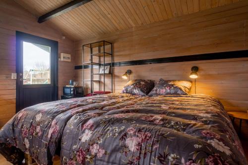 Säng eller sängar i ett rum på Hedelandets Camping