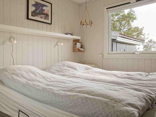 Vester SømarkenにあるTwo-Bedroom Holiday home in Aakirkeby 3のギャラリーの写真