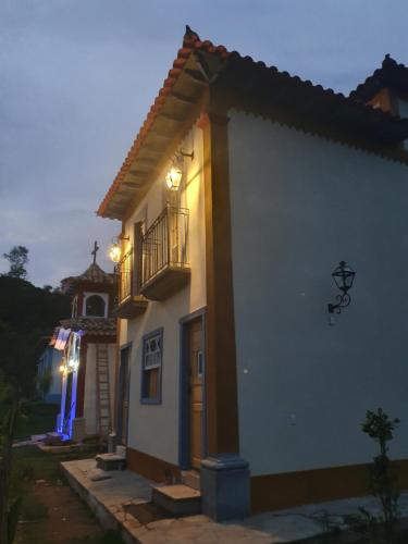 a house with a blue light on the side of it at Recanto Bom Despacho in Tiradentes