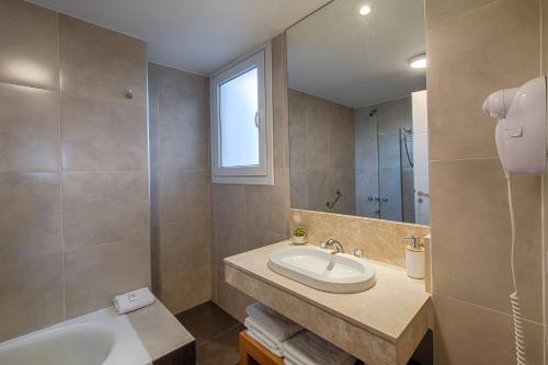 Ένα μπάνιο στο AMANCAY DEL LAGO - Apartamento a Orillas del Lago