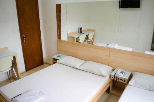 Кровать или кровати в номере Hotel Gomes Freire (Только для взрослых)