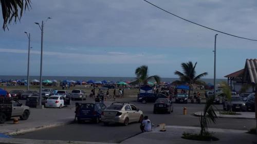 Pemandangan laut umum atau pemandangan laut yang diambil dari apartmen