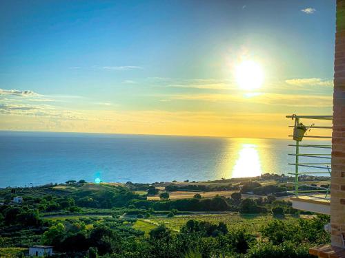 a view of the ocean with the sun in the sky at Residenza B&B VistaMare in Petacciato