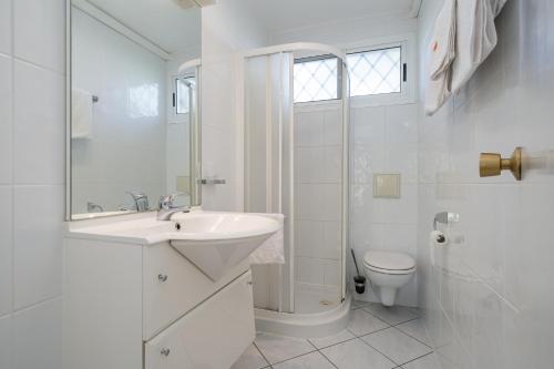 A bathroom at Paraiso en Cambrils Colibri Resort