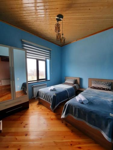 מיטה או מיטות בחדר ב-Basqal Qonaq Evi Guest House