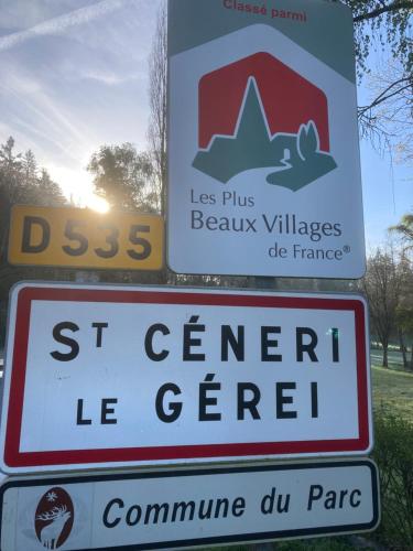 a sign for a st germitz le center at gîte le Dauphin in Saint-Pierre-des-Nids