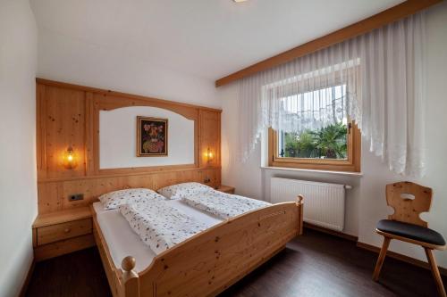 A bed or beds in a room at Haus Hohenrain Ferienwohnung 4