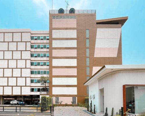 Bangunan di mana terletaknya aparthotel ini