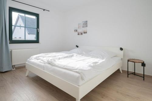 Ένα ή περισσότερα κρεβάτια σε δωμάτιο στο Ferienwohnung Lee West 2 1