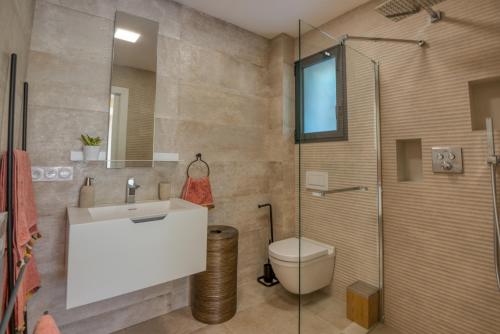 a bathroom with a toilet and a sink and a shower at GROUND FLOOR VILLA GRAZIELLA 200 M FROM THE BEACH in Èze