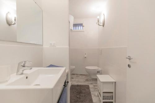 Vonios kambarys apgyvendinimo įstaigoje HelloElba Casa Rosa
