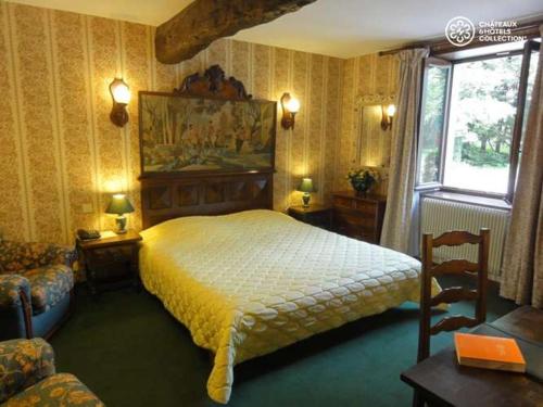 Cama o camas de una habitación en Hostellerie Sarrasine, Mâcon Est - Teritoria