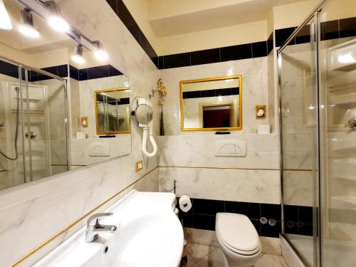 Un baño de Hotel Continentale