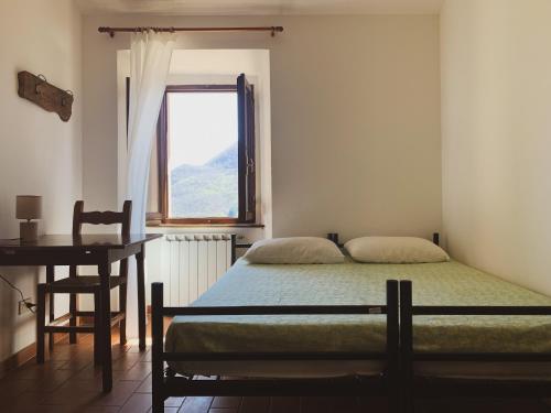 Un pat sau paturi într-o cameră la Rifugio La Mestà