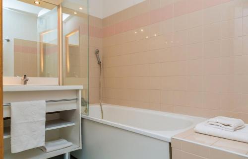 Phòng tắm tại Appartement 42M² pour 4/6 personnes à VALMEINIER 1800