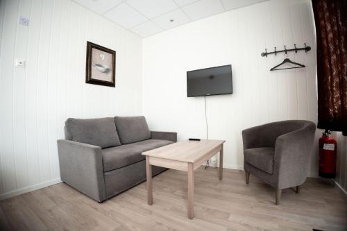 En TV eller et underholdningssystem på Askvoll Fjordhotell
