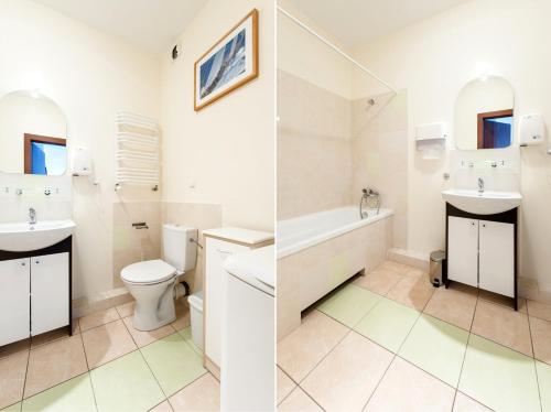 duas imagens de uma casa de banho com lavatório e WC em SuperApart Banderii 4 em Varsóvia