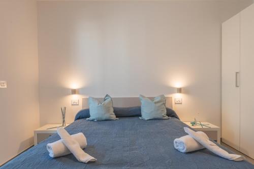 a bedroom with a bed with two towels on it at I GELSI B&B in Copertino