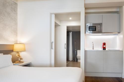 Duquesa Suites Hotel by Grup Duquessa photo 52