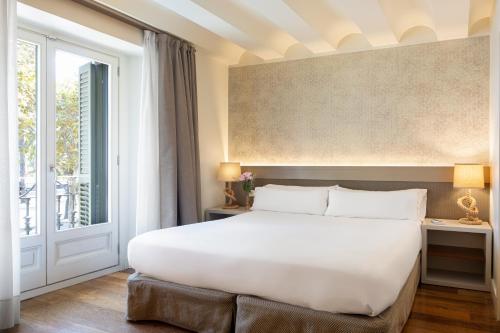 Duquesa Suites Landmark Hotel by Grup Duquessa Image