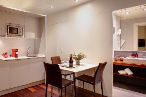 Duquesa Suites Hotel by Grup Duquessa photo 54