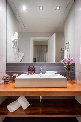 Duquesa Suites Hotel by Grup Duquessa photo 55