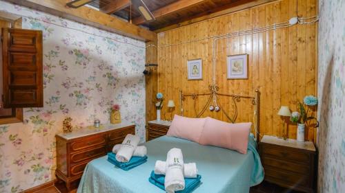a bedroom with a bed with towels on it at Casa El Secanillo Loja by Ruralidays in Loja