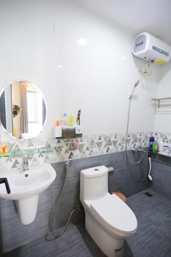 Ένα μπάνιο στο Kenpi Garden Homestay - NGUYÊN CĂN, đậu nhiều ô tô