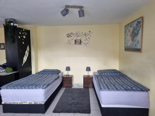 Postel nebo postele na pokoji v ubytování App-O2-2-4-Personen-23km-bis-Frankfurt-Nord