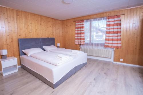 Una cama o camas en una habitación de Haus Slalom