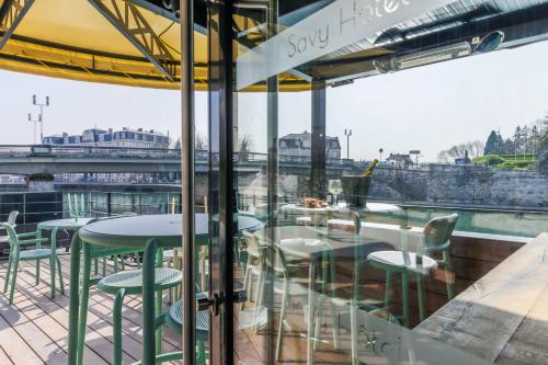 Un balcón o terraza en Savy Hôtel