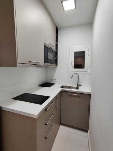 A kitchen or kitchenette at Family apartment close to Parc Güell