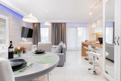 Foto Batorego 7 Gdynia Premium Apartments with Parking by Noclegi Renters 4